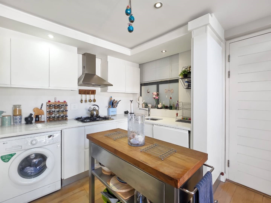 2 Bedroom Property for Sale in Vredehoek Western Cape